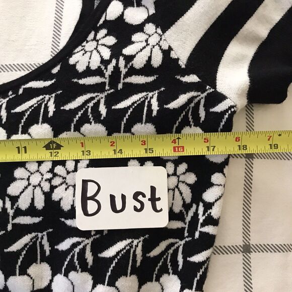 Anthropologie Black Floral Stretch Knit Retro Whimsical Cropped Cutout Top - M - Picture 5 of 9